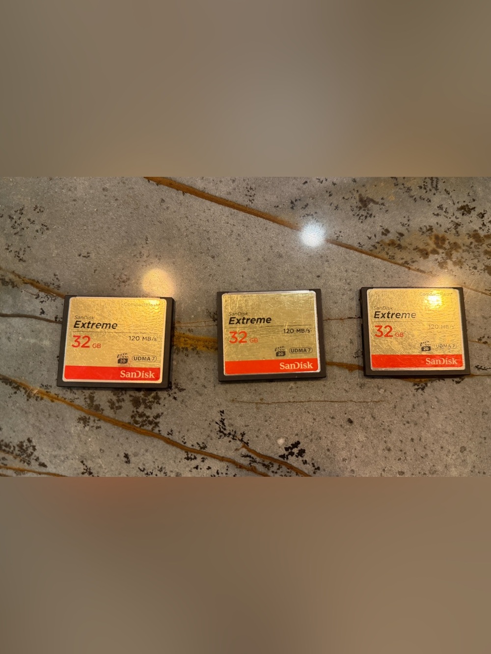 3x SanDisk Extreme 32GB CompactFlash Cards